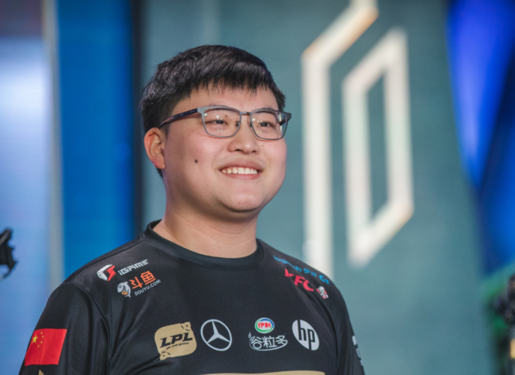 九游体育比分直播关于Uzi重返赛场，持续失利首场状态出色，老鹰观众沸腾！全场沸腾不已的信息